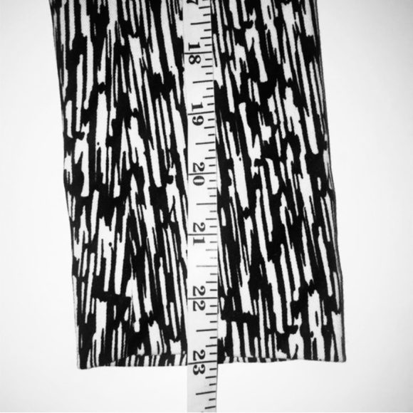 H&M Divided Abstract Black and White Striped collarless Blazer/Jacket/Suit - Picture 7 of 7